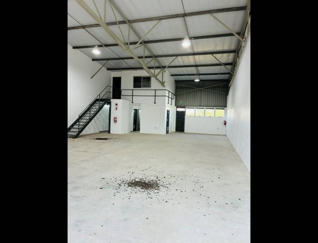 216M² WAREHOUSE TO LET IN GLEN ANIL